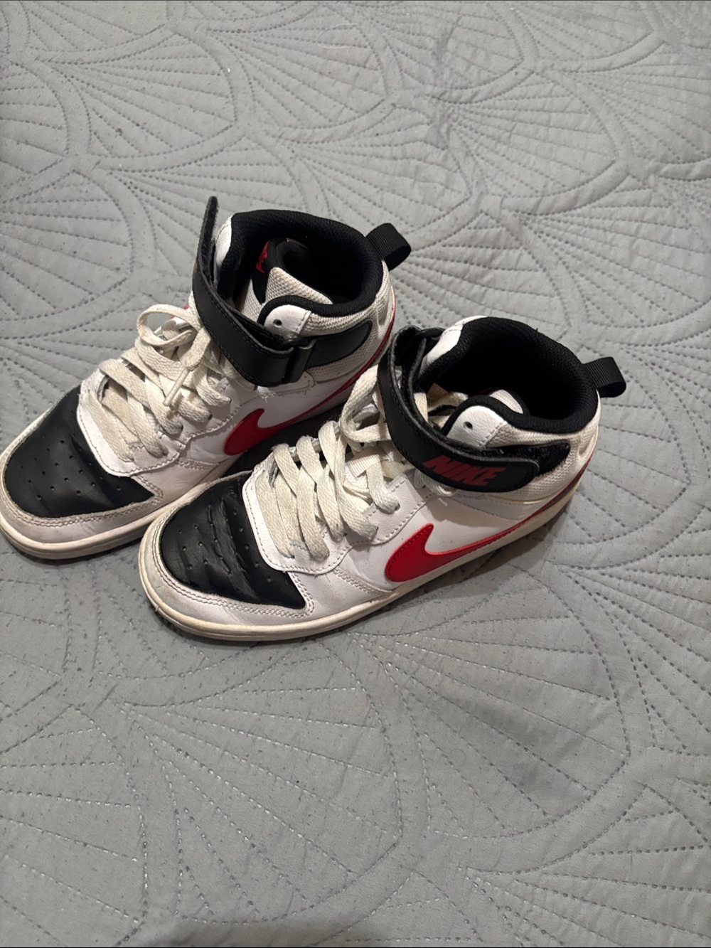 Nike Kids High-Top Sneakers in White, Black & Red Swoosh